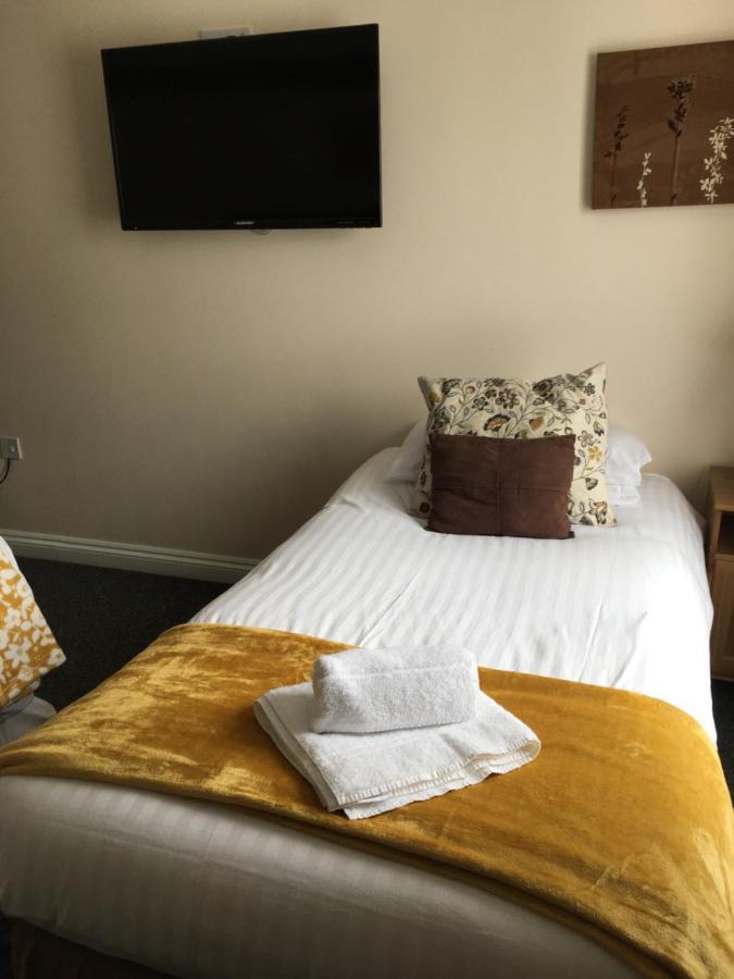 The Chequers Bed & Breakfast Royston  Ngoại thất bức ảnh