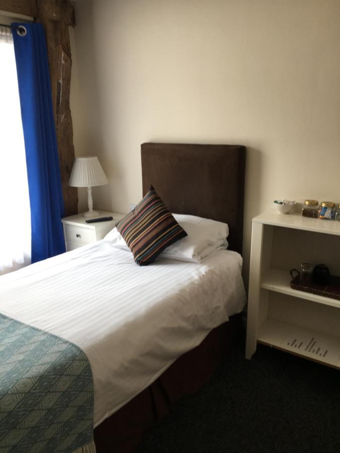 The Chequers Bed & Breakfast Royston  Ngoại thất bức ảnh