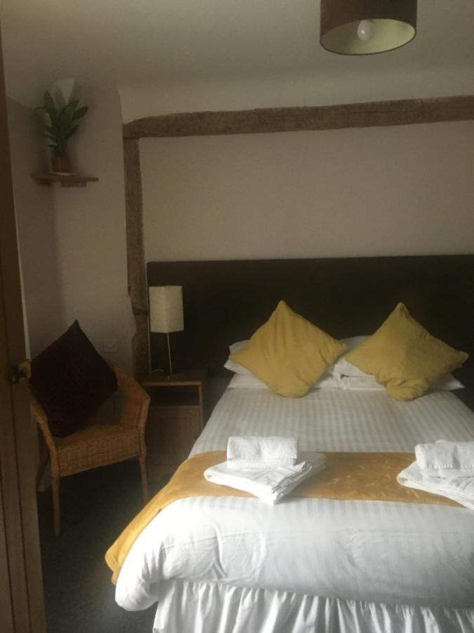 The Chequers Bed & Breakfast Royston  Ngoại thất bức ảnh