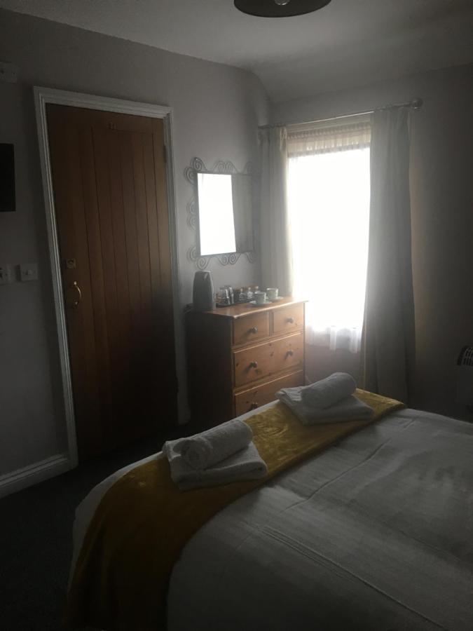 The Chequers Bed & Breakfast Royston  Ngoại thất bức ảnh